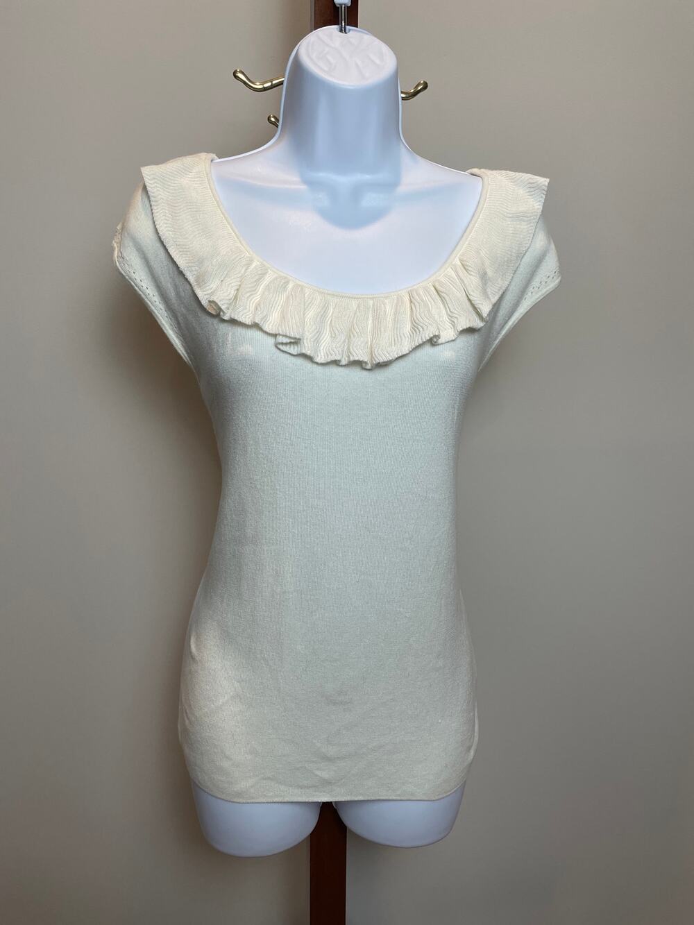 Talbots Cream Knit Sleeveless Top Size M Ruffle Detail Feminine